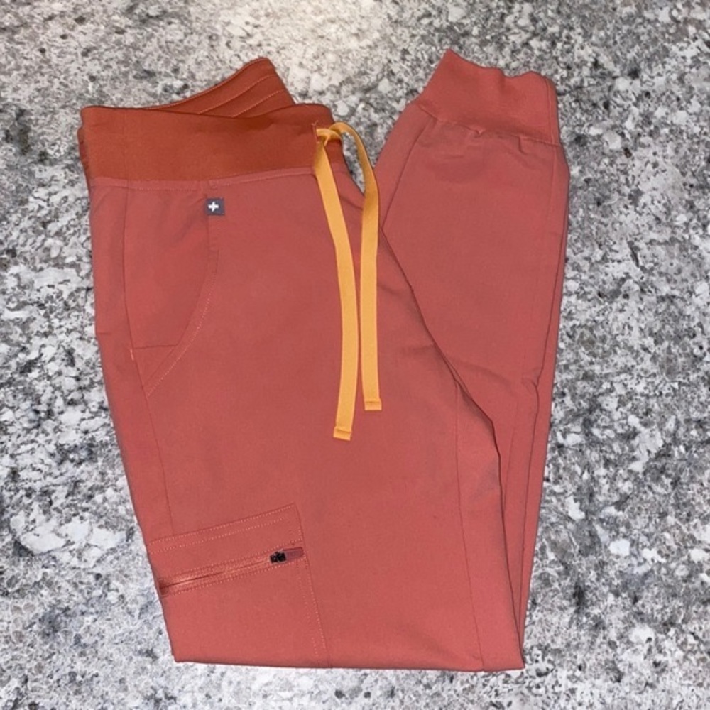 COPY - FIGS Coral Zamora Joggers XS Petite + XS Rafaela Top